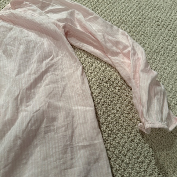 Old navy pink seer sucker bubble blouse - Picture 4 of 4
